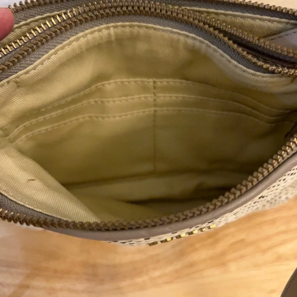 Fossil Elegant Cow-Hide  Leather Crossbody Bag